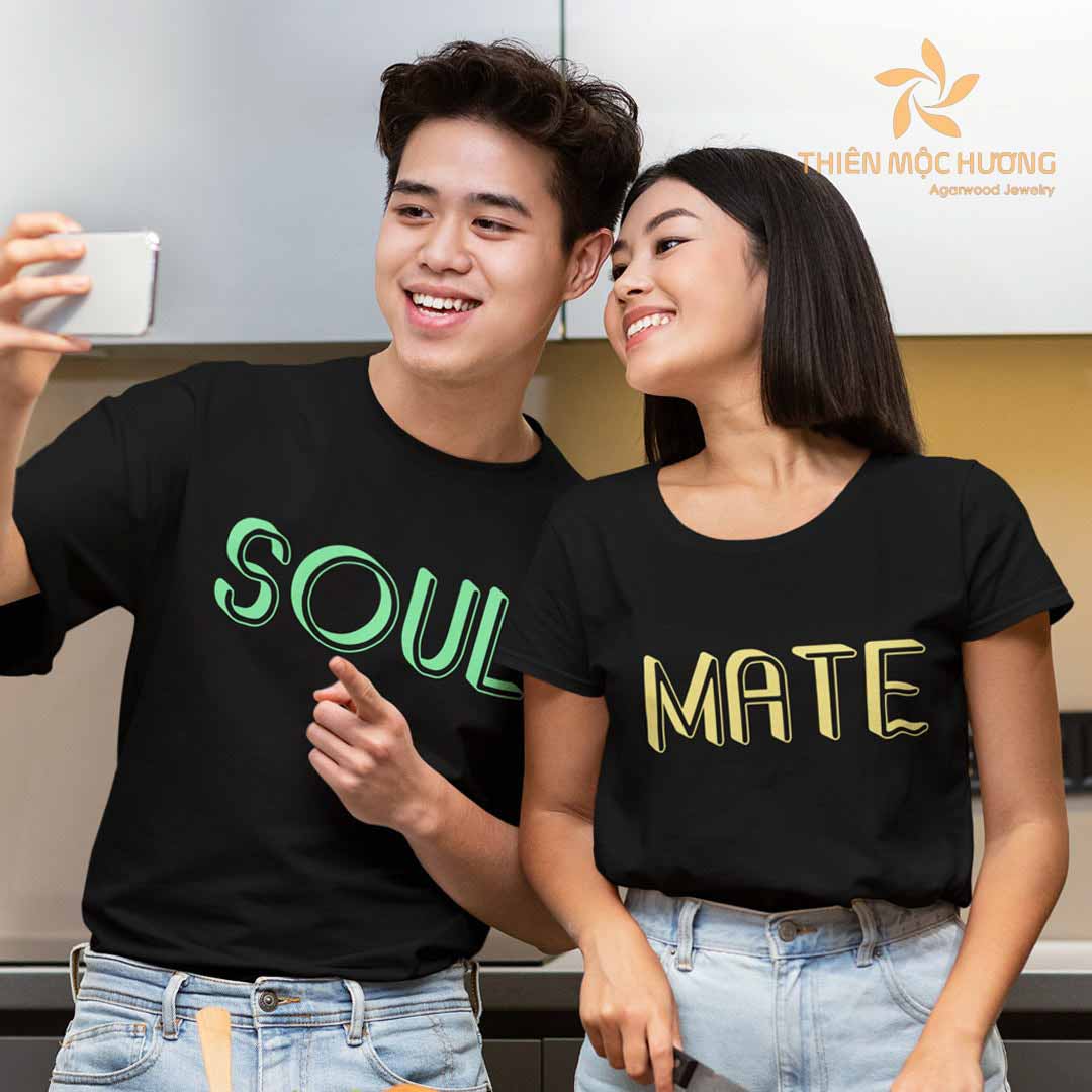 qua-tang-nguoi-yeu-11 Món quà tặng người yêu đồ đôi có thể là những món đồ như áo thun, ốp lưng điện thoại hay móc khóa