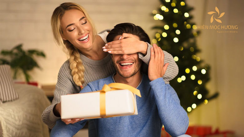 qua-tang-nguoi-yeu-20 Đặt câu hỏi để món quà tặng người yêu có thể được sử dụng trong hàng ngày