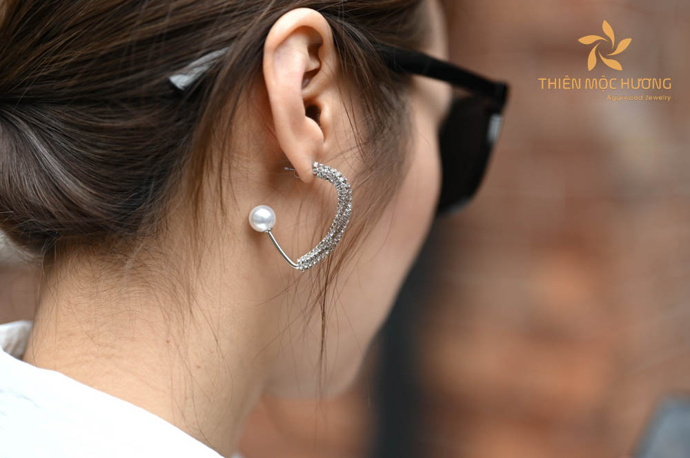 qua-tang-sep-13 Hoa tai là gợi ý hàng đầu trong việc lựa chọn quà tặng cho sếp nữ