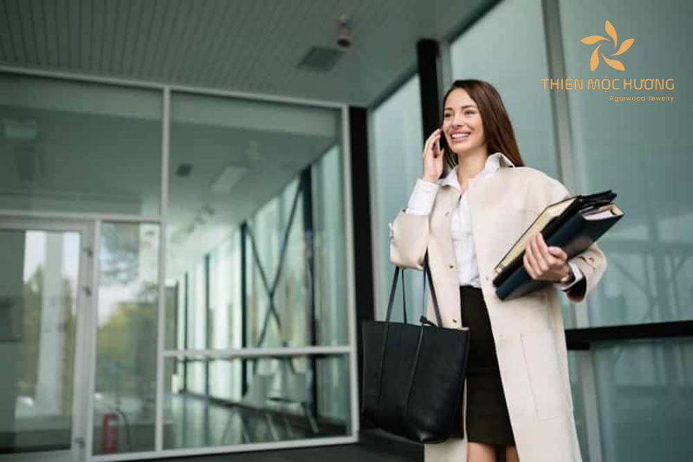 qua-tang-sep-16 Quà tặng sếp nữ là quần áo công sở thời trang sẽ tạo được ấn tượng tốt