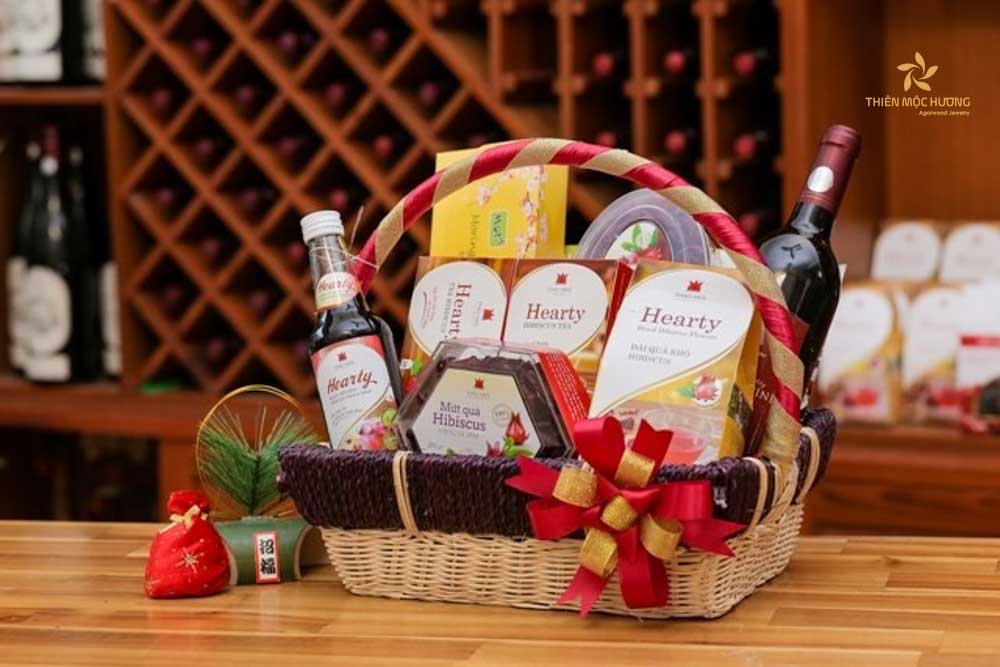 Giỏ quà Tết rượu vang và hạt dinh dưỡng