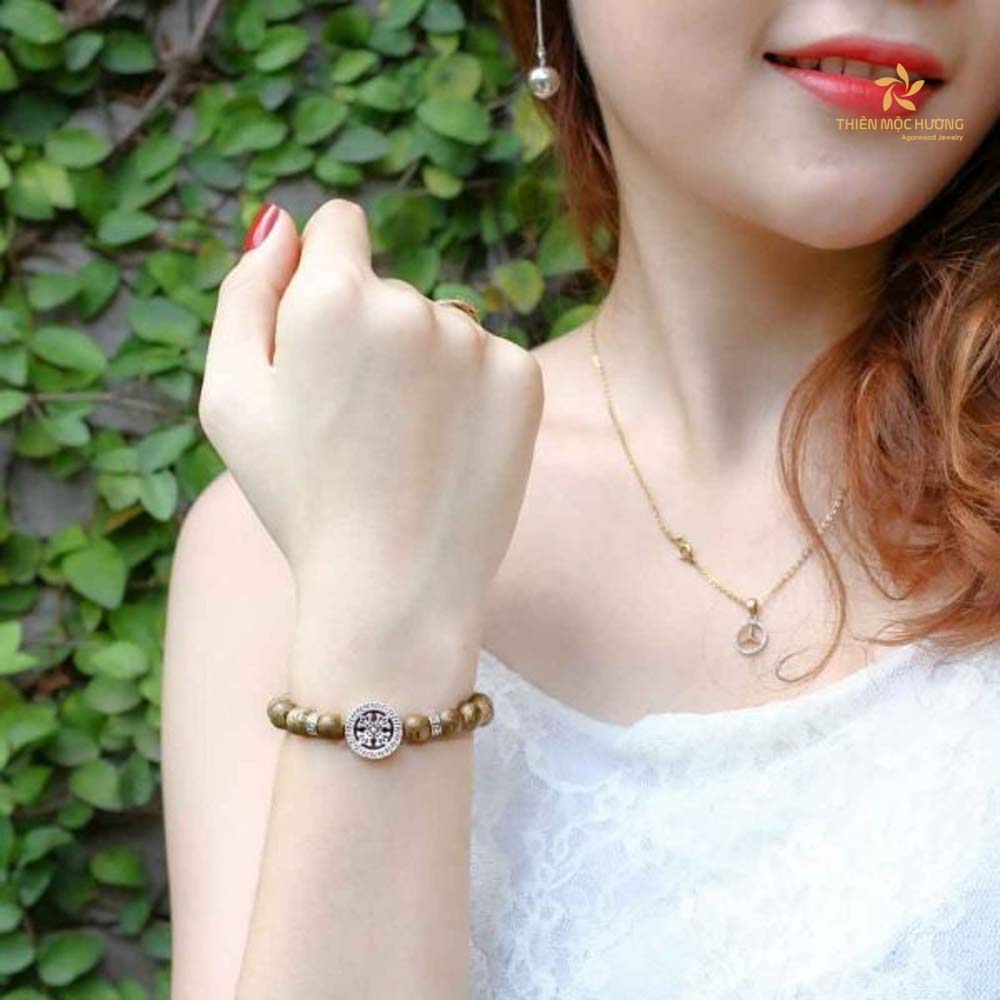 Vòng tay trầm hương nữ - biếu quà Tết cho sếp nữ