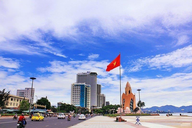 quang-truong-2-4-nha-trang-gan-thap-tram-huong quang-truong-2-4