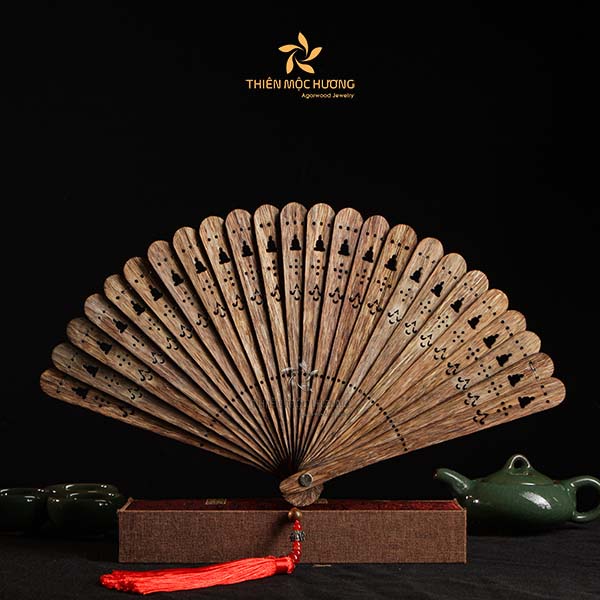 Quạt trầm hương Thiên Mộc Hương