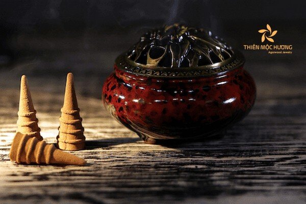 Sử dụng trầm hương nguyên chất không tẩm hóa chất là yếu tố quyết định sự an toàn cho sức khỏe khi sử dụng trong không gian kín.