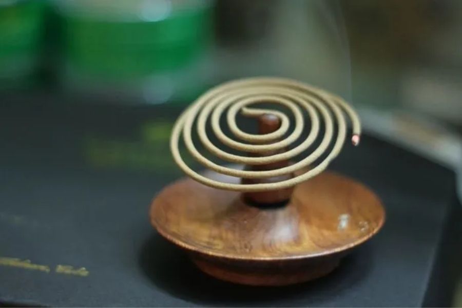 thap-huong-vong-cho-nguoi-moi-mat