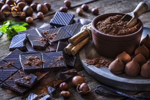 Chocolate đen ngọt ngào sẽ là món quà hợp lý cho ngày 14 4 Valentine Đen