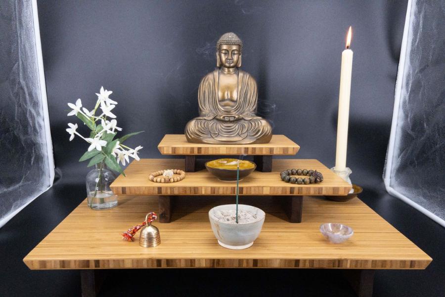 thu-tu-thap-huong-tren-ban-tho