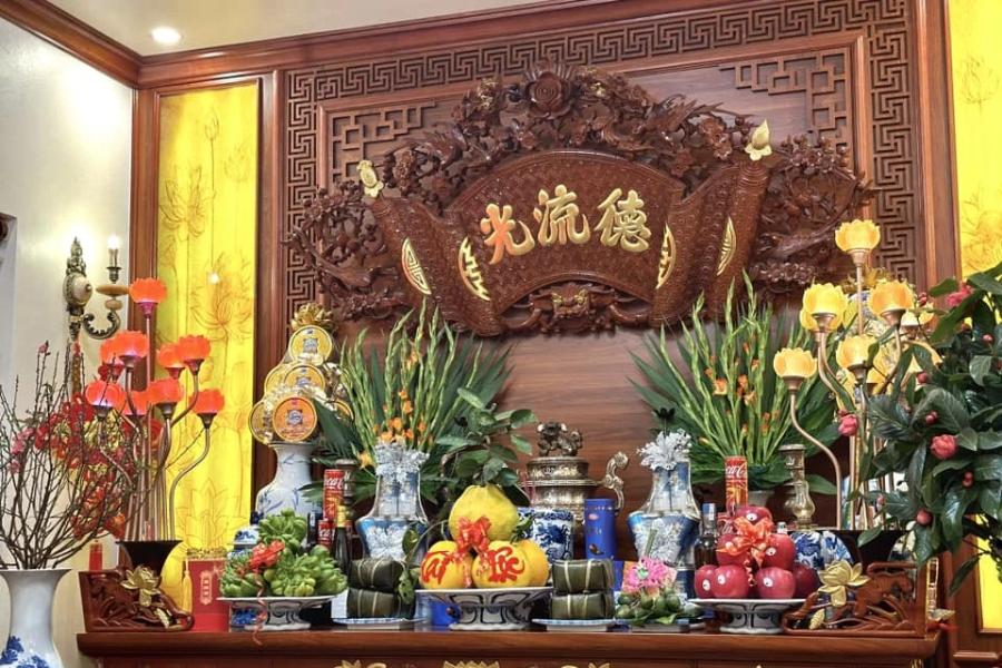 thu-tu-thap-huong-tren-ban-tho