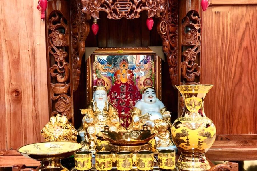 thu-tu-thap-huong-tren-ban-tho