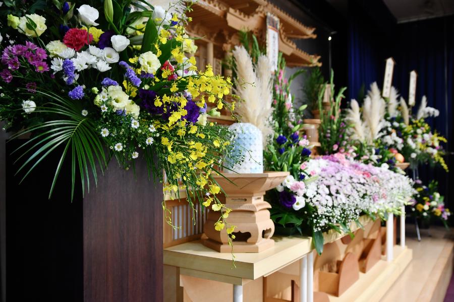 thu-tu-thap-huong-tren-ban-tho