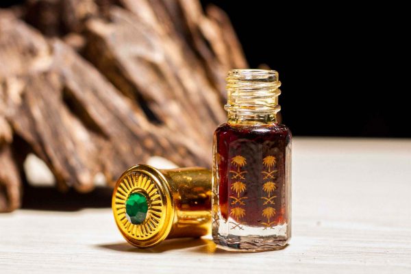 tinh-de1baa7u-tre1baa7m-hc6b0c6a1ng-1-scaled-e1581652338680-600x400-1 Tinh dầu từ Trầm Hương