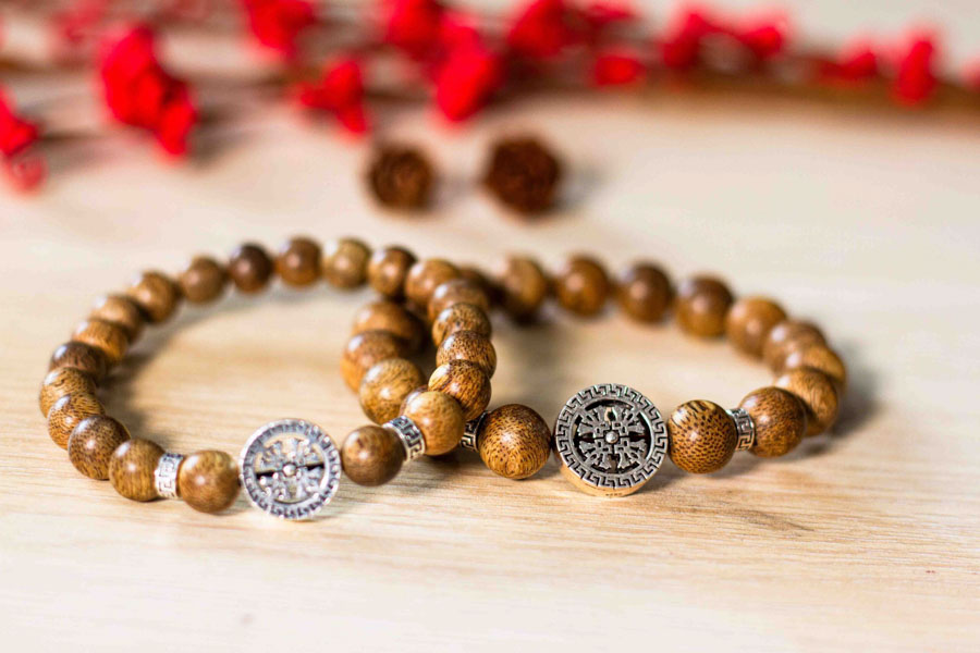 vòng tay trầm hương cỏ 4 lá Thiên Mộc Hương