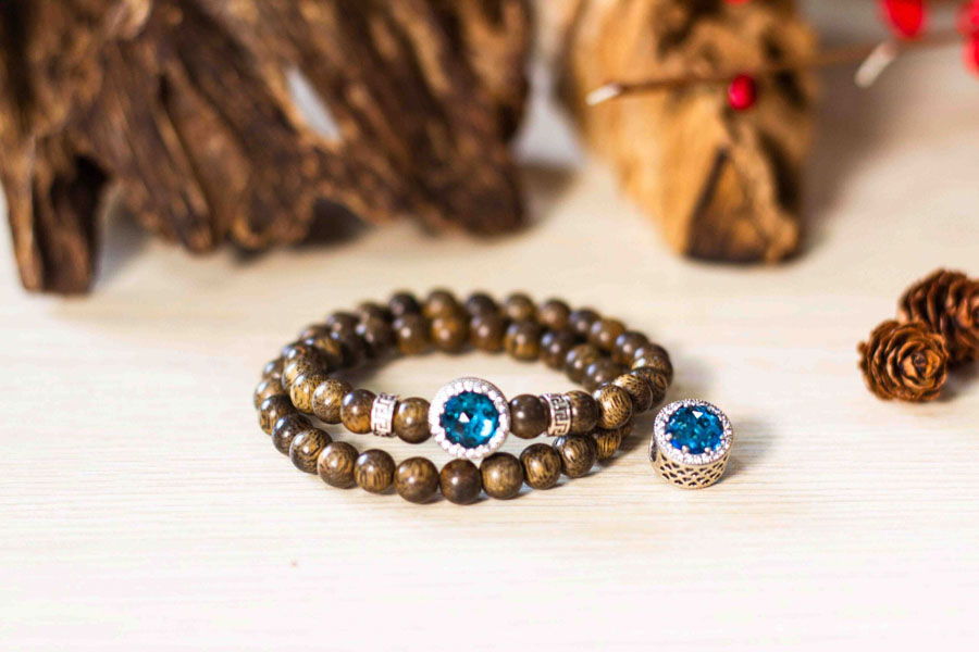 Màu may mắn của Nhân Mã trong chuyện tình cảm là màu xanh dương. Yêu màu xanh chứng tỏ bạn là một người có tâm hồn nghệ sĩ và cách ứng xử nhạy cảm, tinh tế.