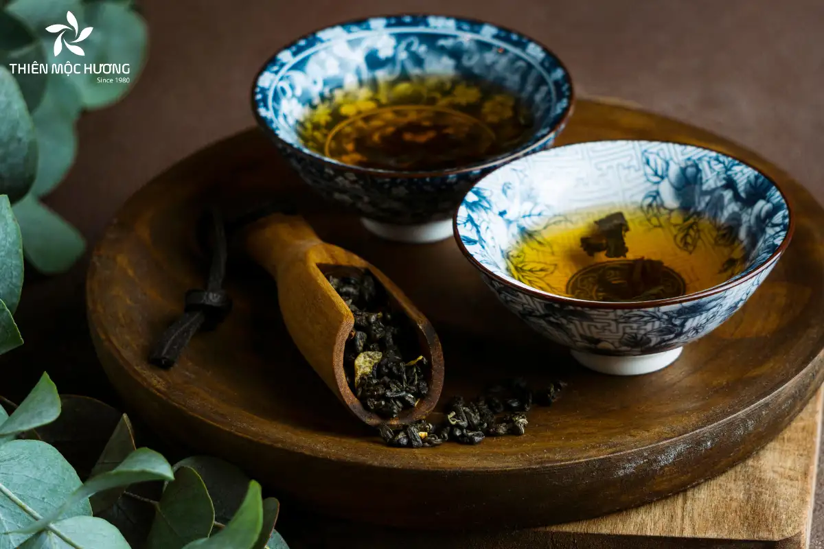 Trà trầm hương mang lại hiệu quả chống oxy hóa, bảo vệ tế bào khỏi gốc tự do, đồng thời tăng cường miễn dịch và hỗ trợ duy trì sức khỏe bền vững