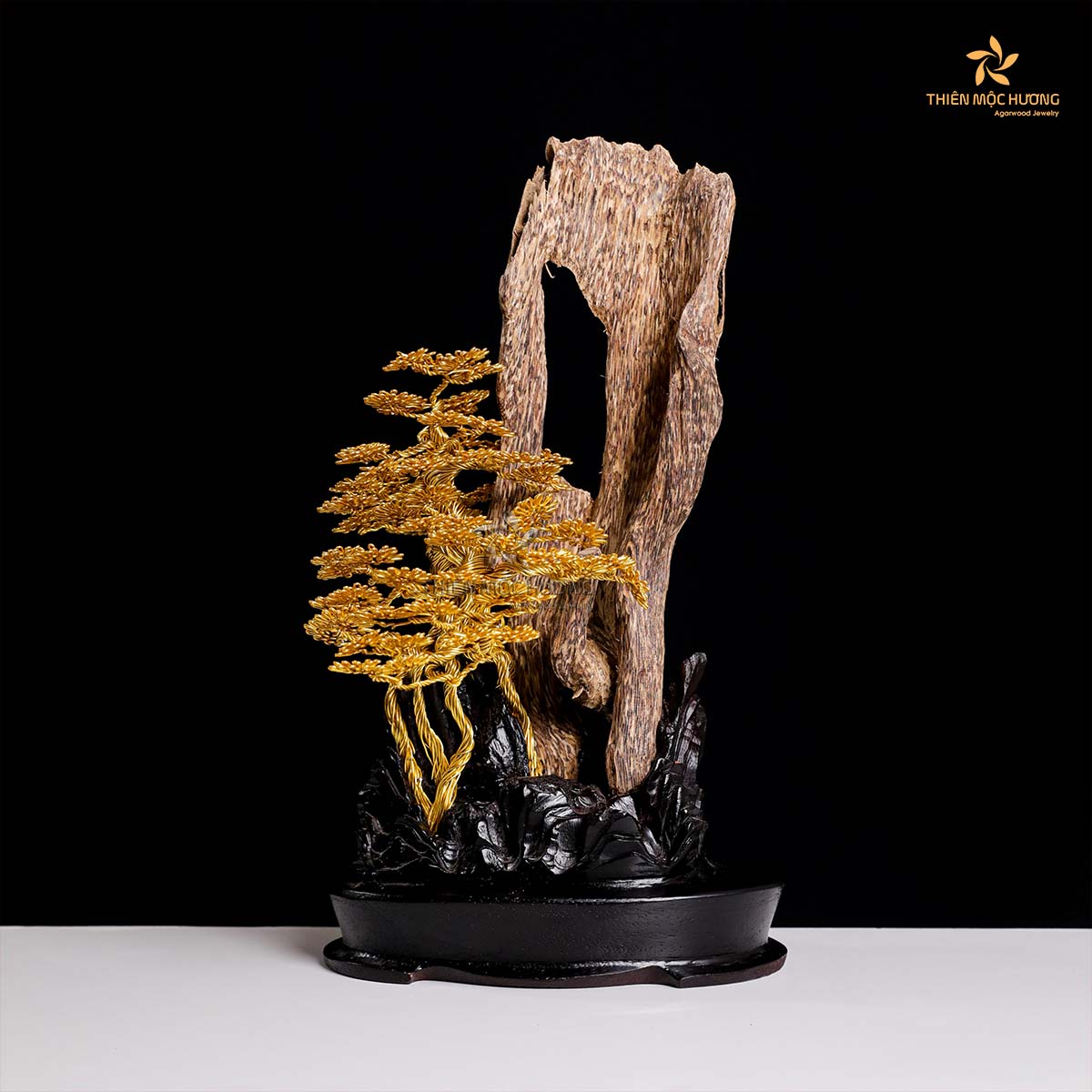 trầm hương cảnh Hòn Non Bộ Phối Tùng Bách Tán