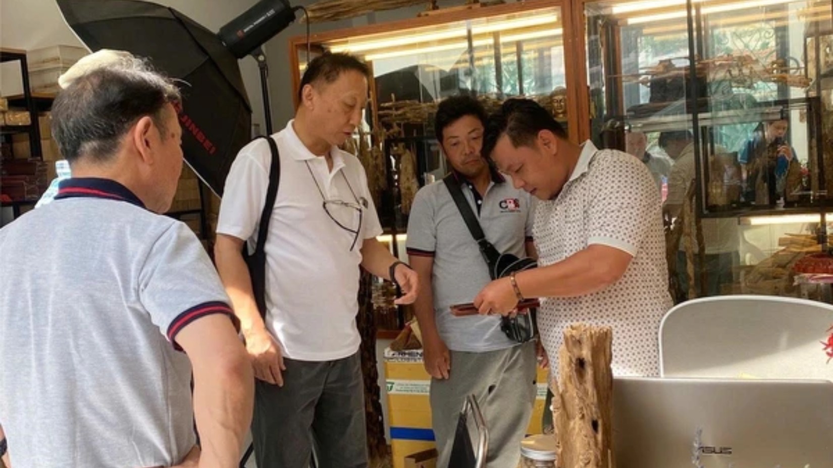 Trầm Hương An Nhiên gây ấn tượng mạnh với người tiêu dùng nhờ cam kết cung cấp nhang trầm hương 100% tự nhiên và thân thiện với sức khỏe