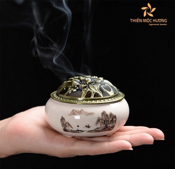 Nụ trầm hương có tác dụng gì? - Trầm hương đốt giúp xua đuổi tà khí