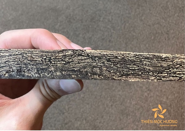 Khi đã nắm được trầm hương sánh chìm là gì, việc đánh giá ưu nhược điểm sẽ giúp bạn quyết định có nên mua hay không