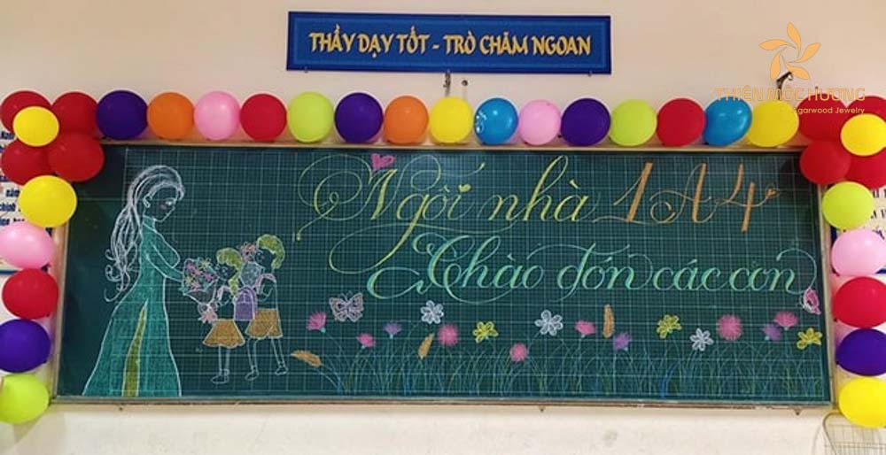 Mẫu trang trí bảng ngày 20/11 bằng bóng bay đơn giản