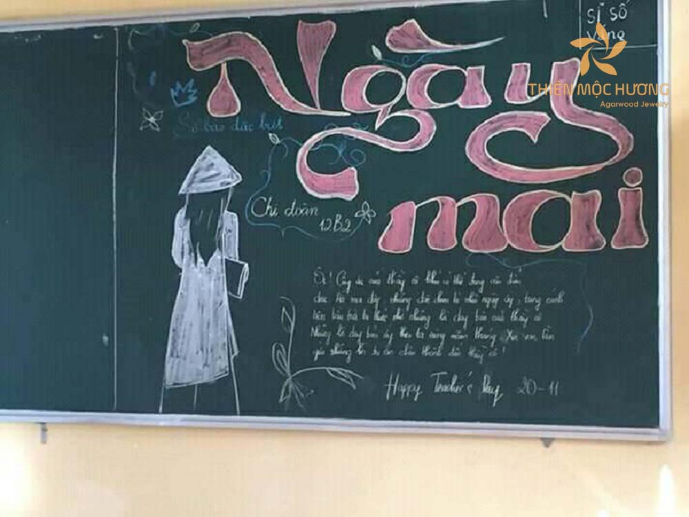 Mẫu trang trí bảng ngày 20/11 đơn giản với hình ảnh áo dài