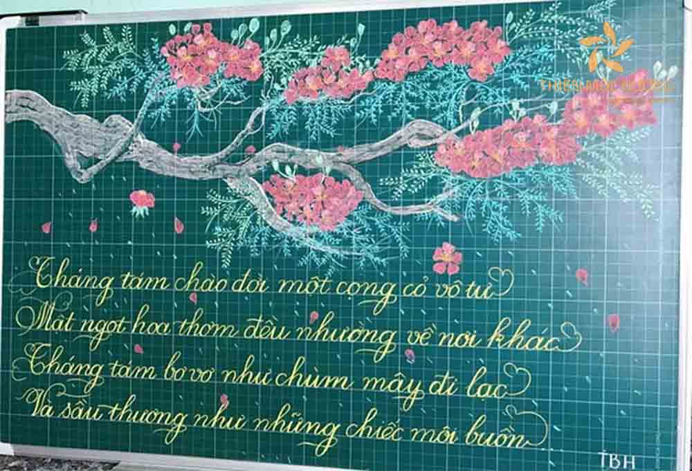 Mẫu trang trí bảng ngày 20/11 bằng phấn với hình ảnh cây phượng quen thuộc với học sinh