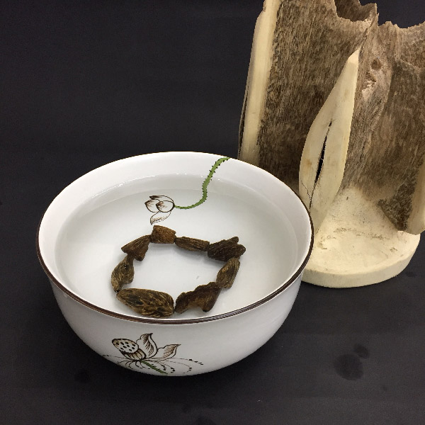 Bài viết dưới đây, chúng tôi sẽ giới thiệu cách bảo quản vòng trầm hương như mới cho bạn tham khảo nhé!