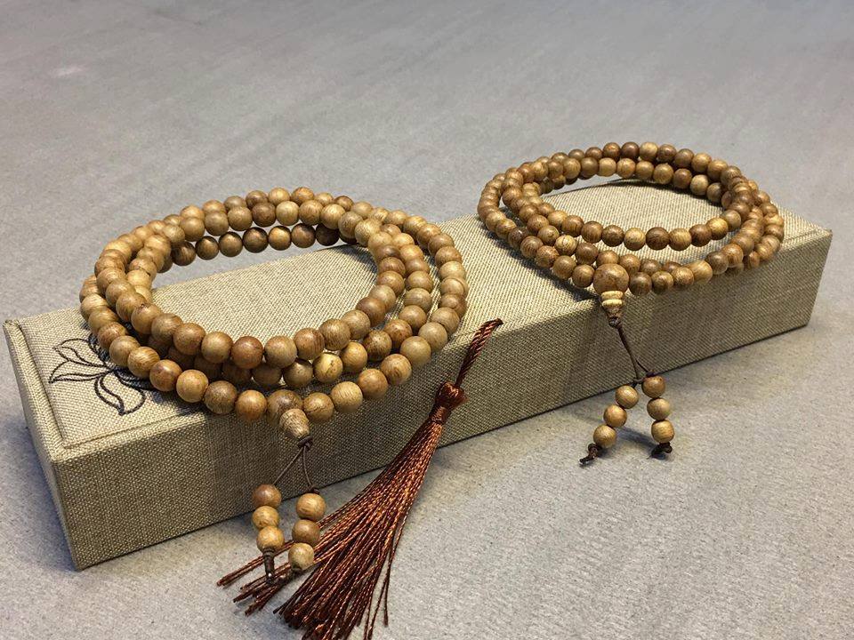 vòng tay trầm hương 108 hạt