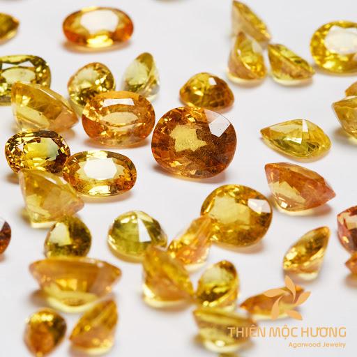Sapphire vàng quý phái, sang trọng