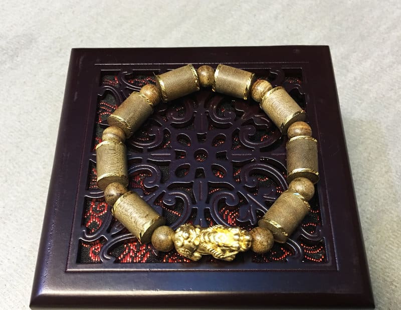 Vòng Tay Trầm Hương Tỳ Hưu Hoàng Kim Trụ dành cho nam mạng tuổi Bính Dần