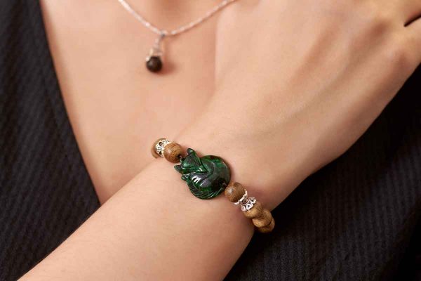 Cách tẩy uế vòng trầm hương