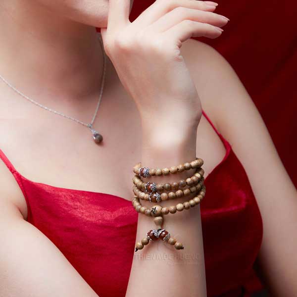 Vòng tay Trầm Hương Thiên Mộc Hương 108 ngọc bảo