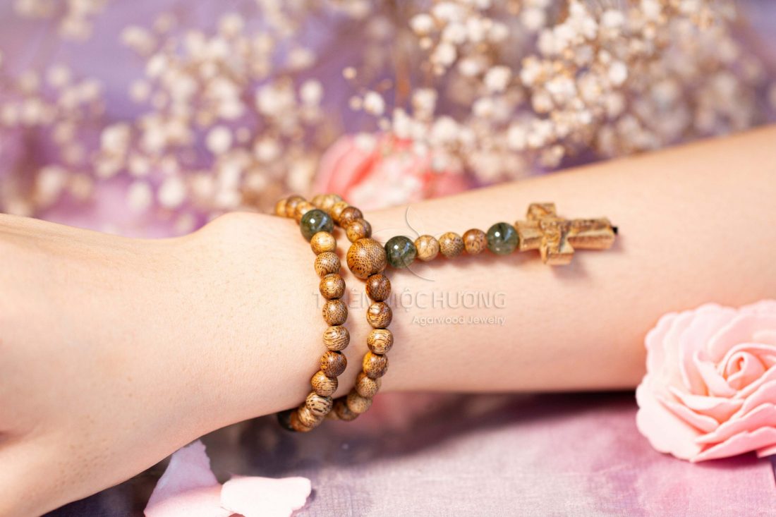 vc3b2ng-tay-tre1baa7m-hc6b0c6a1ng-thic3aan-me1bb99c-hc6b0c6a1ng-30-scaled-e1583040362400-1 Chuỗi hạt trầm hương mân côi