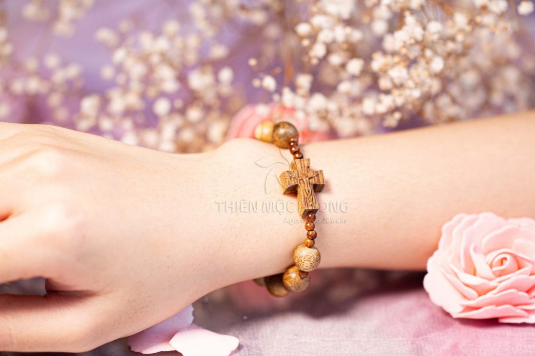 vc3b2ng-tay-tre1baa7m-hc6b0c6a1ng-thic3aan-me1bb99c-hc6b0c6a1ng-35-scaled-e1583040353796 Vòng tay trầm hương mân côi
