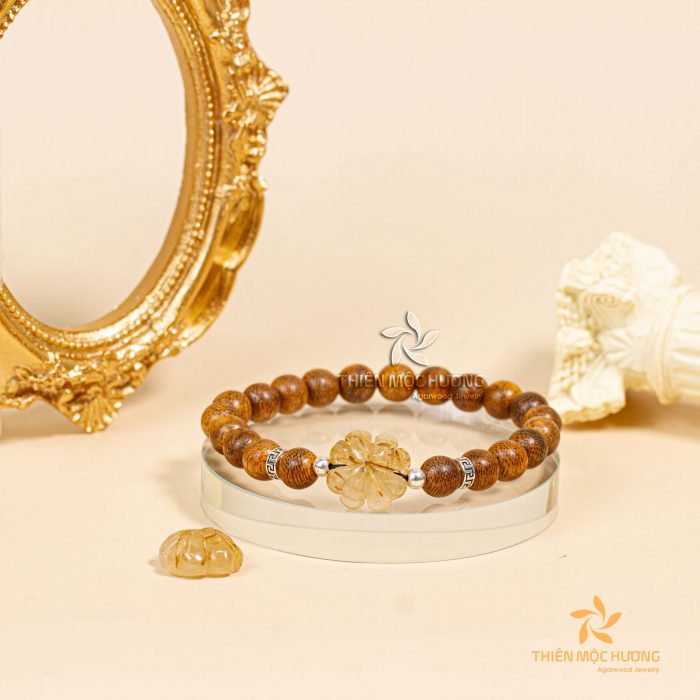 Vòng tay Trầm Hương thạch anh tóc vàng