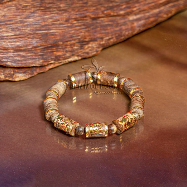 Trang sức trầm hương là vật phẩm phong thủy may mắn cho nam giới