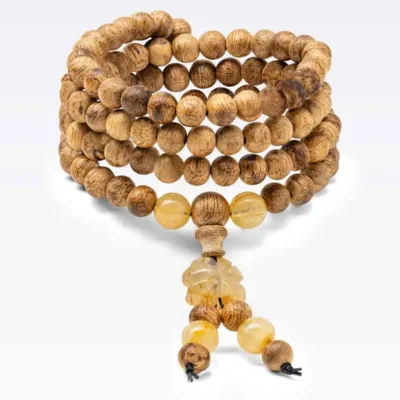 vong-108-hat-indo-van-hoa-tu-diep-bao-vang-thien-moc-huong-e1755076414240-400x400-1 Vòng trầm hương 108 hạt Tứ Diệp Thảo - Trầm Hương Indo Vân Hoa - Mệnh Kim