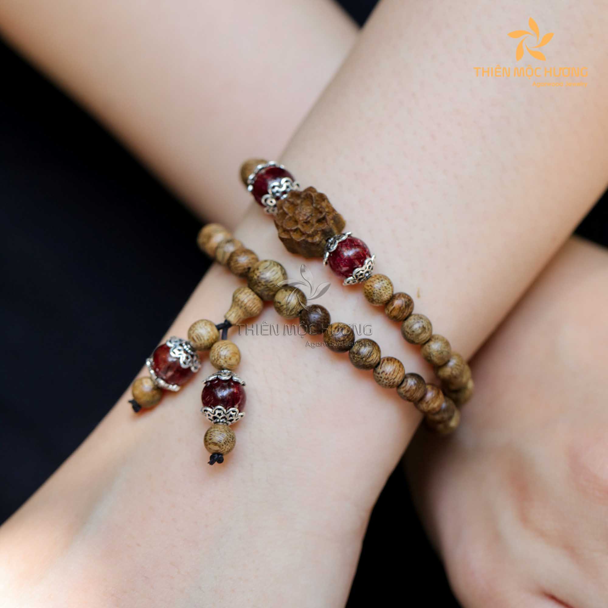 Vòng tay trầm hương Ngọc Liên Hoa Đôi – Trầm Tốc Việt Nam