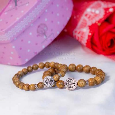 vong-tay-cap-doi-co-4-la-5-400x400-1 quà cưới