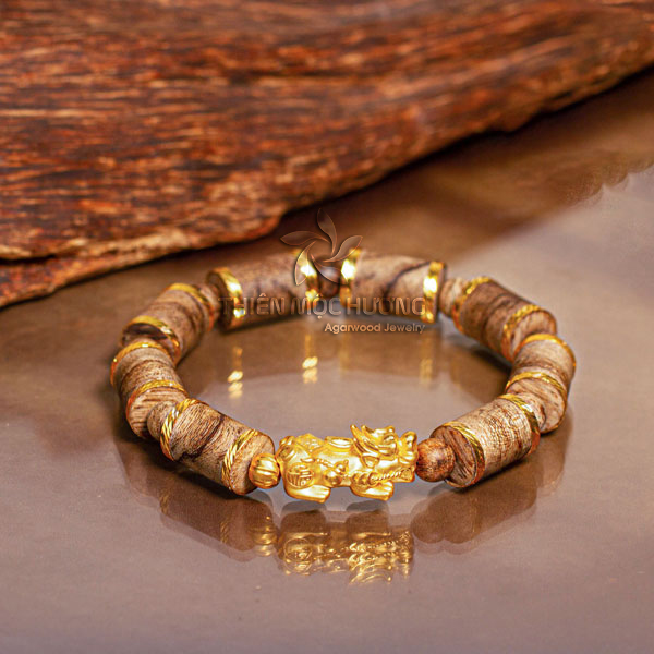 vong-tay-tram-huong-boc-vang vòng gỗ trầm hương giá bao nhiêu