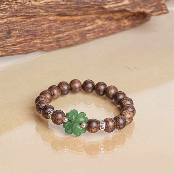 vong-tay-tram-huong-tu-diep-bao-indo-vip-luc Ngọc lục bảo là một trong bốn loại đá quý quý hiếm nhất thế giới