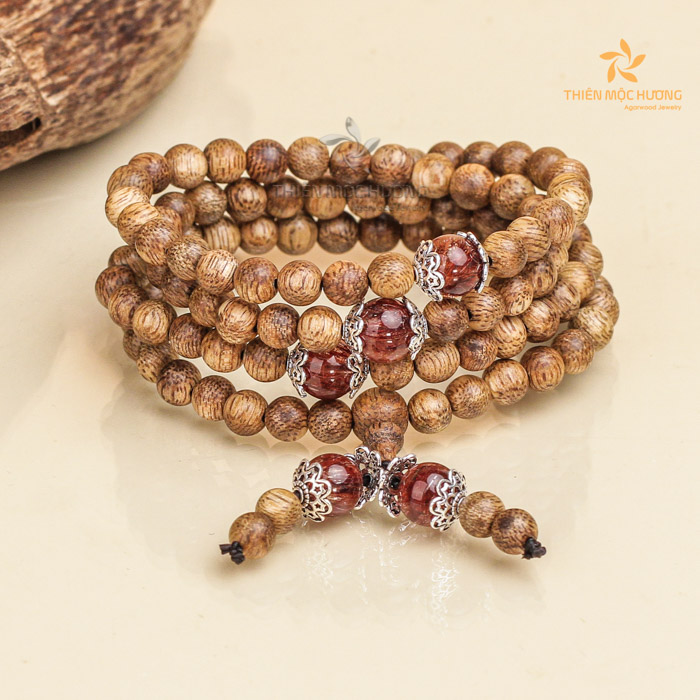 Tặng vòng trầm hương cho bạn gái vào dịp 20/10