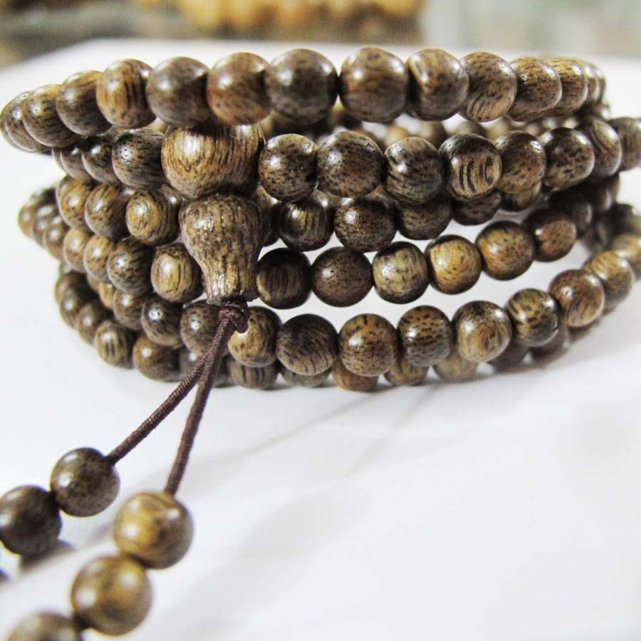 Vòng tay làm từ trầm tốc vườn Thiên Mộc Hương