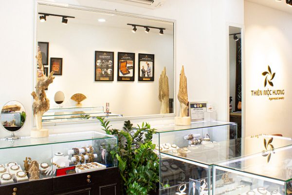 vong-tram-huong-108-hat-1 Thiên Mộc Hương chính là thương hiệu kinh doanh vòng trầm hương - quà tặng bạn trai ý nghĩa