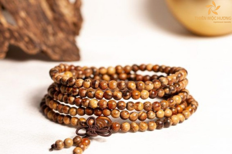 vong-tram-huong-danh-sap-4 Đánh sáp vòng trầm hương là gì? Có phải hàng giả không?