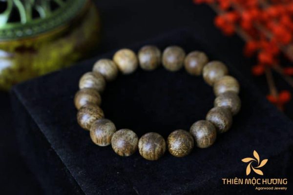 Vòng tay Trầm Hương Tròn Đơn Lào VIP dành cho nam giới rất thích hợp