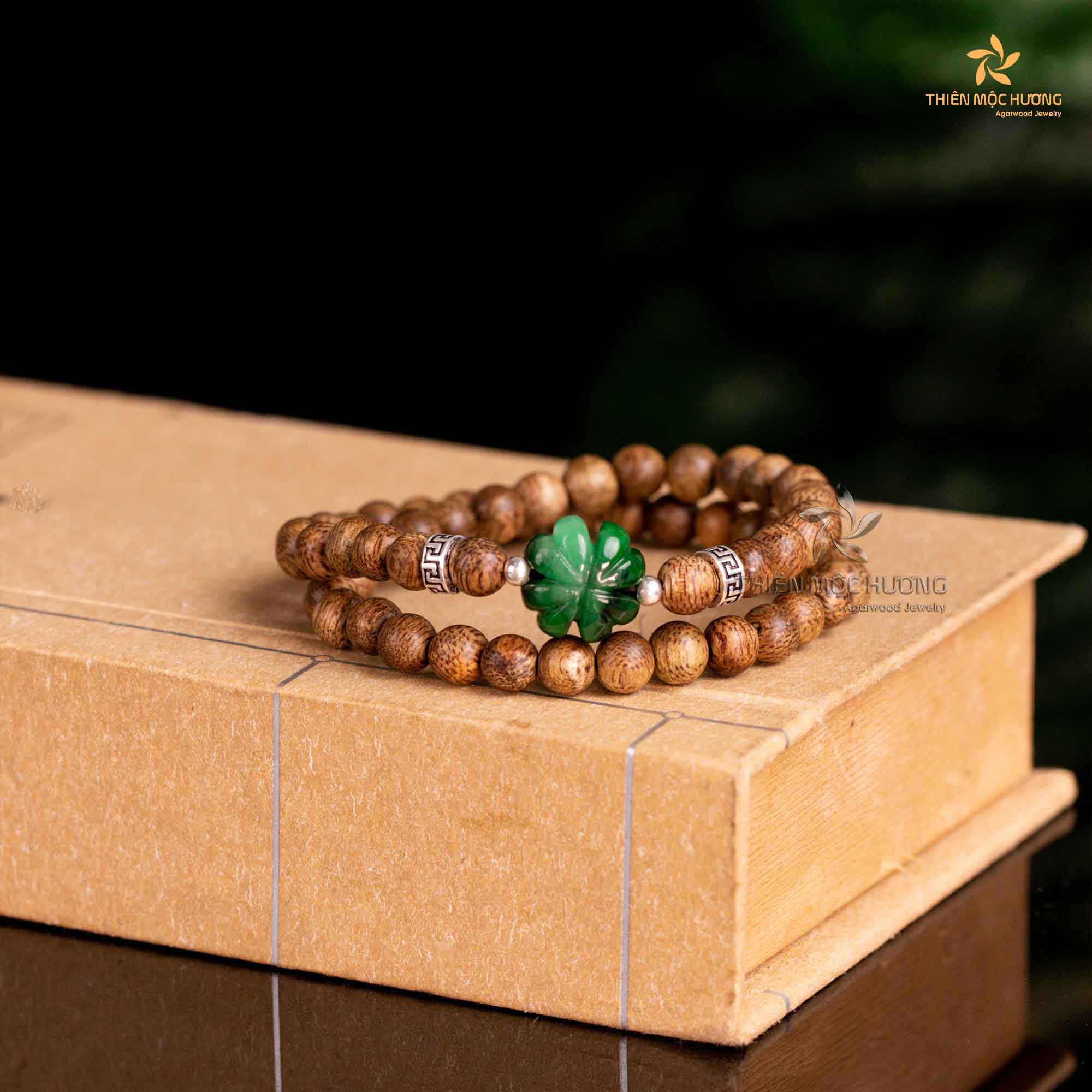Quà tặng 20/11 cho cô giáo là chiếc vòng trầm hương chất lượng cao
